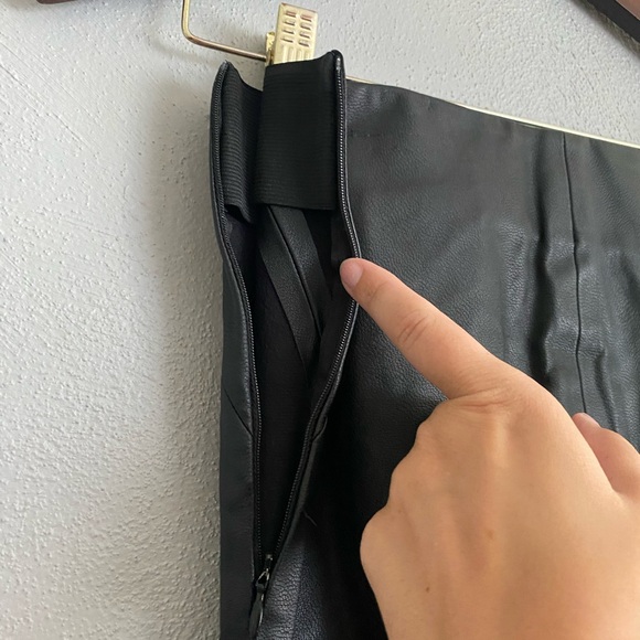 Zara Pants Womens Size Medium Black Basic Faux Leather Pull On Legging Skinny - Picture 4 of 13